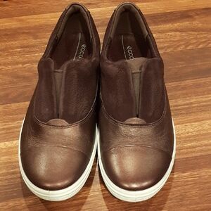 Ecco Soft 7 Womans Slip On Shoes Size 8